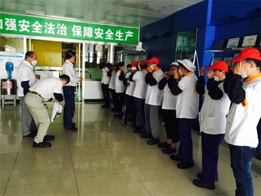 通用一期餐廳組織員工進入甲方車間參觀 通用一期餐廳組織員工進入甲方車間參觀