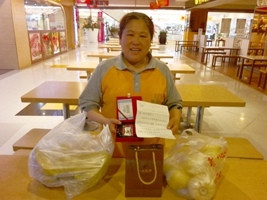 弘揚(yáng)誠信價值觀，傳遞社會正能量——濰坊銀座美食廣場保潔員拾金不昧受贊揚(yáng)