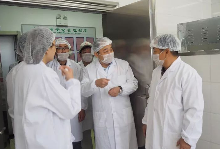 甲方領導參觀洗刷間，
