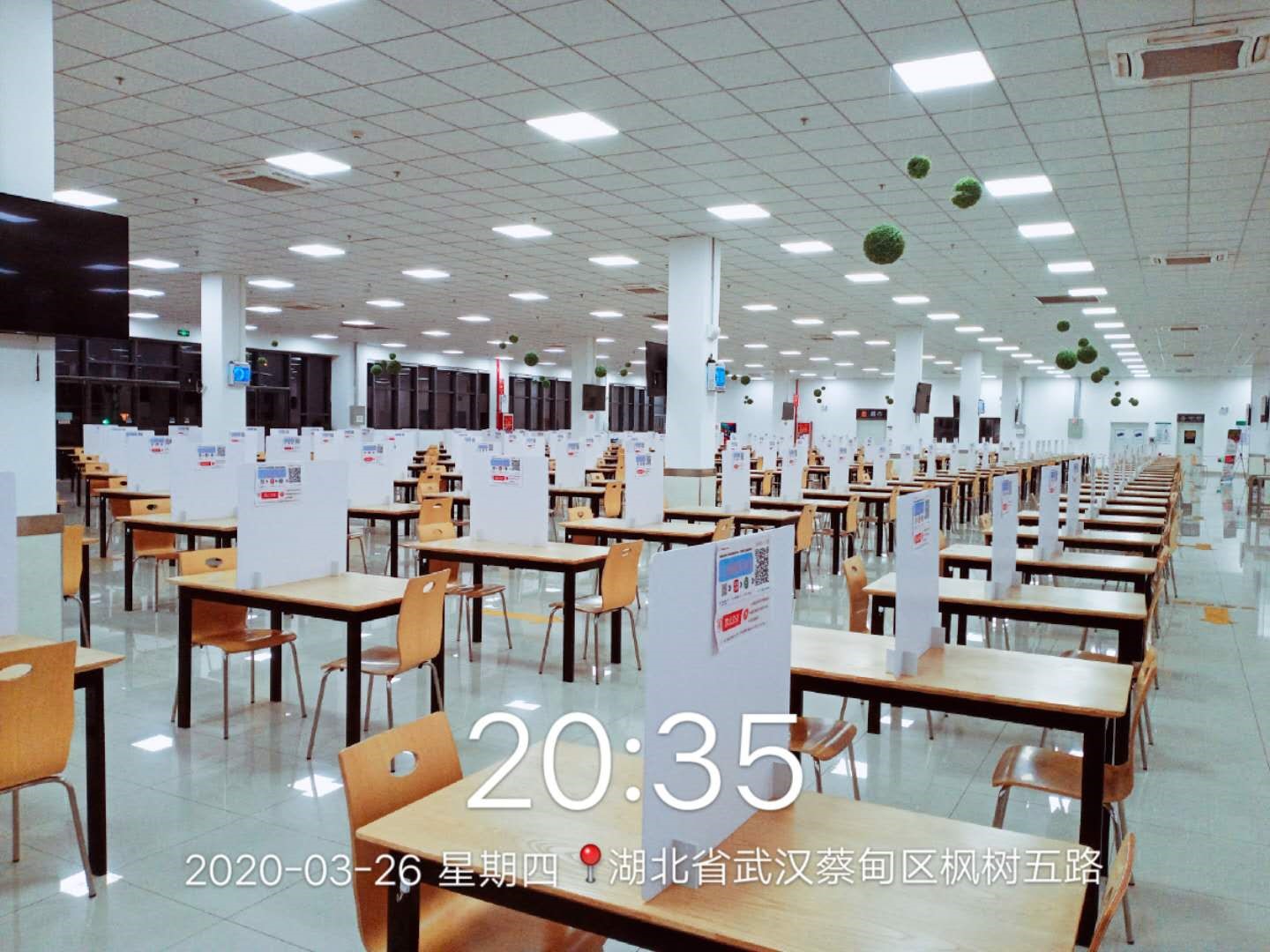 餐廳餐桌安裝隔斷