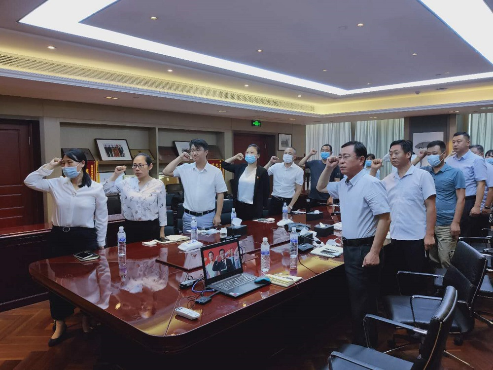 向榜樣看齊，做企業(yè)先鋒——青島公司黨支部組織開展七一黨課學(xué)習(xí)活動