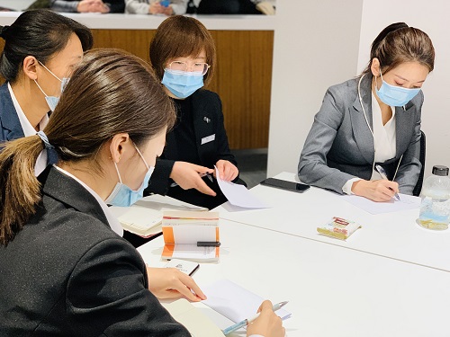 集團北京大區(qū)開展高端商務接待禮儀培訓