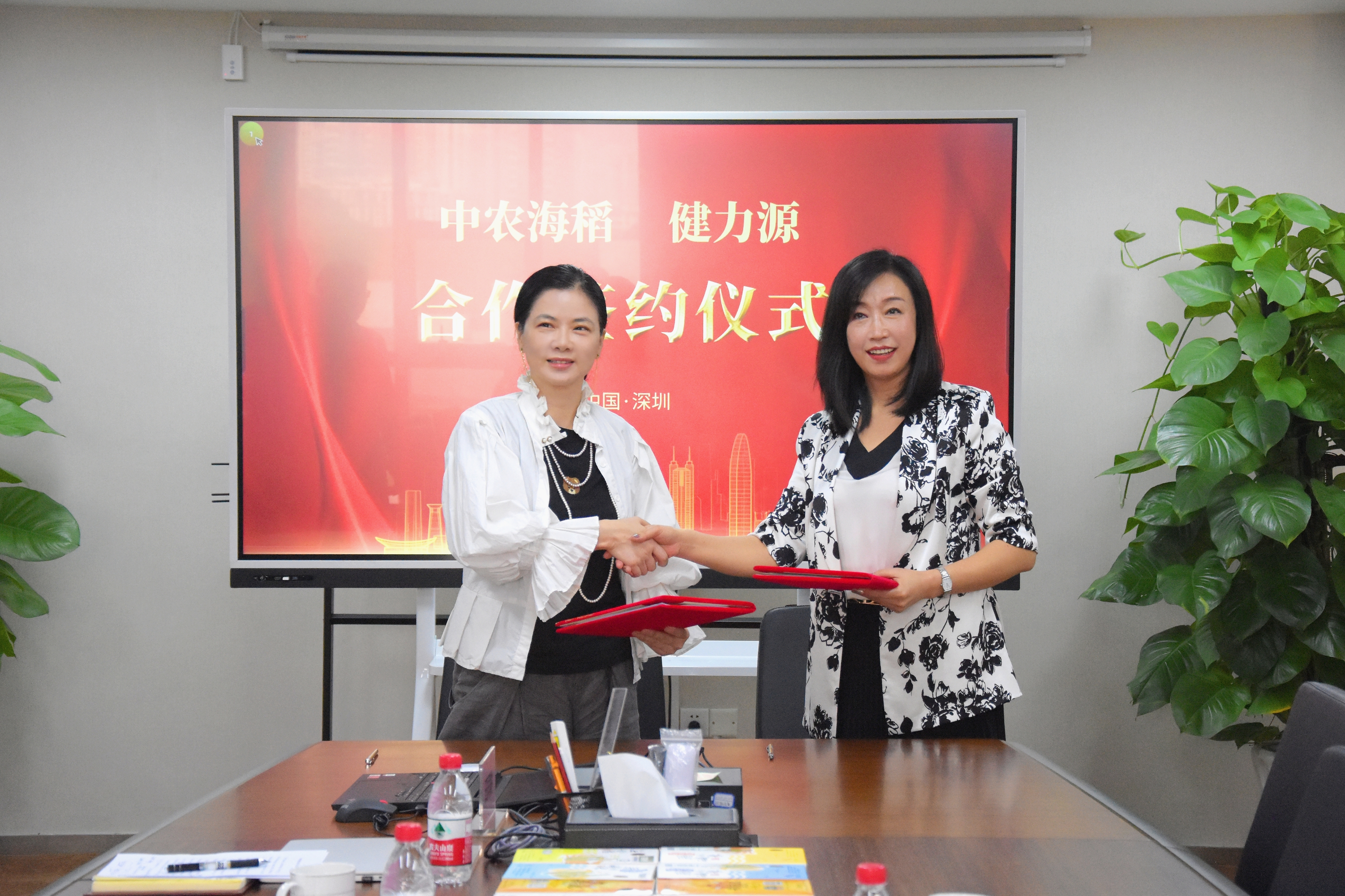 健力源與中農(nóng)海稻強(qiáng)強(qiáng)聯(lián)手，啟動(dòng)團(tuán)餐健康升級(jí)行動(dòng)